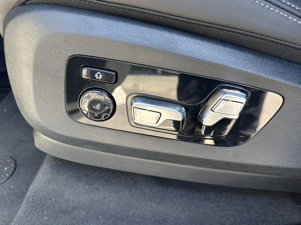 New 2026 Alpine White BMW xDrive40i image 23