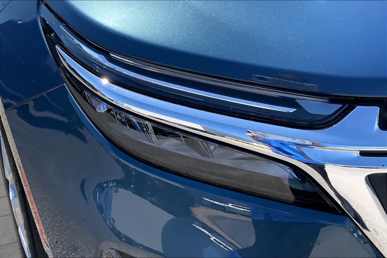 Used 2024 Lakeshore Blue Metallic Chevrolet LT image 27
