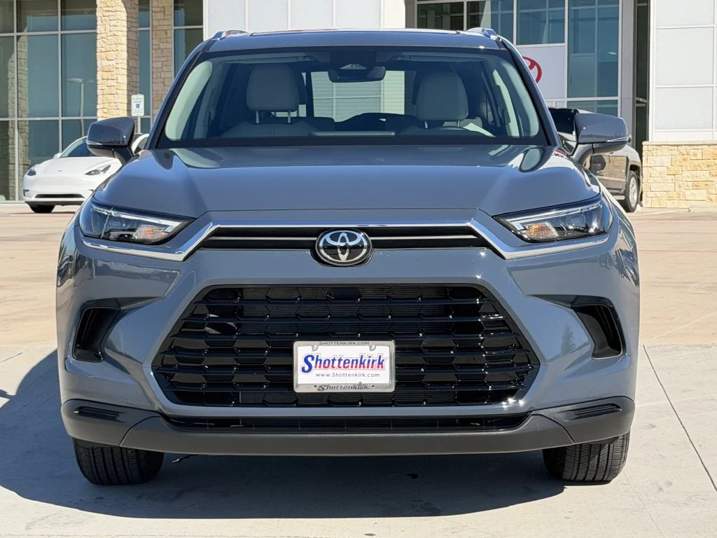 Used 2026 White Toyota XLE image 7