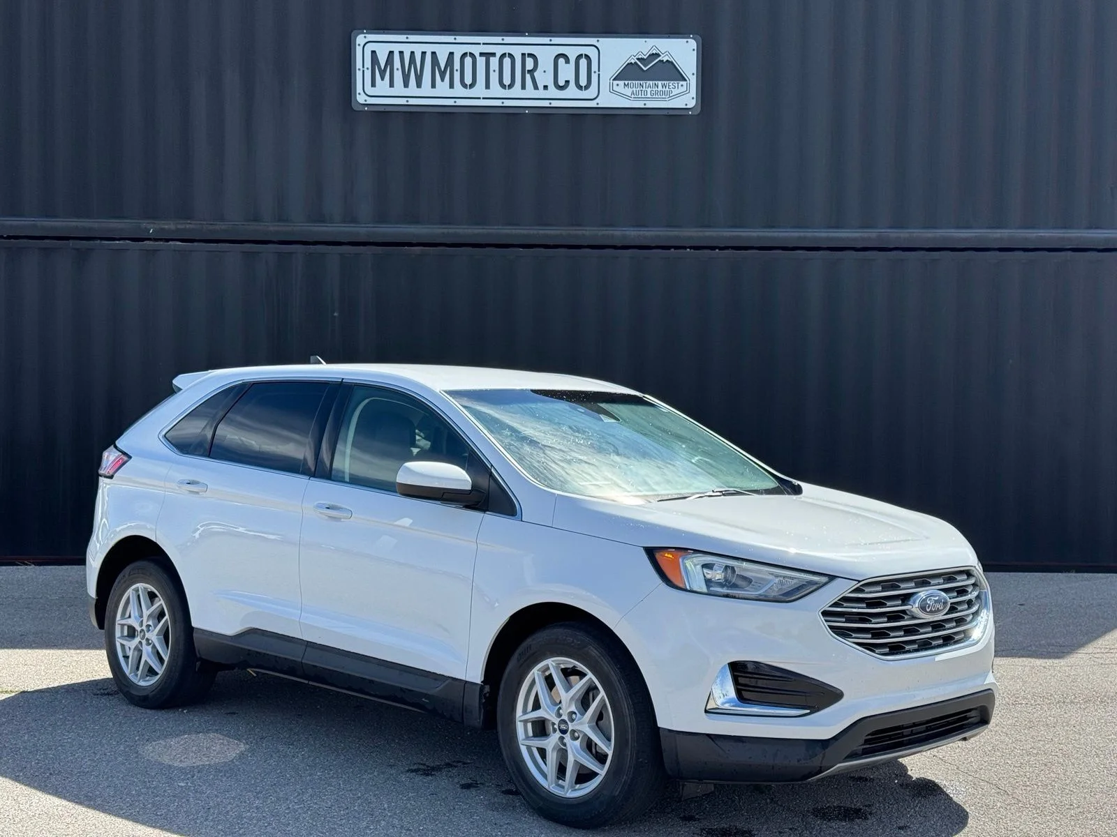 Used 2022 White Ford SEL image 1
