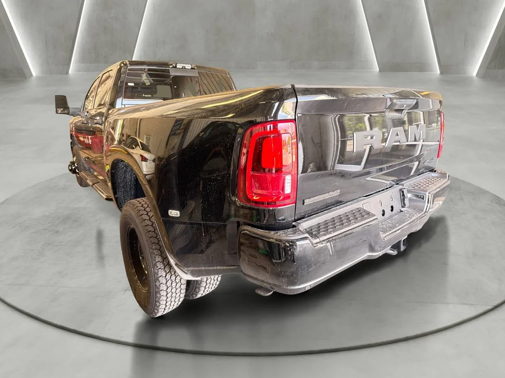 New 2026 Diamond Black Crystal Pearl-Coat Exterior Paint RAM Big Horn image 5
