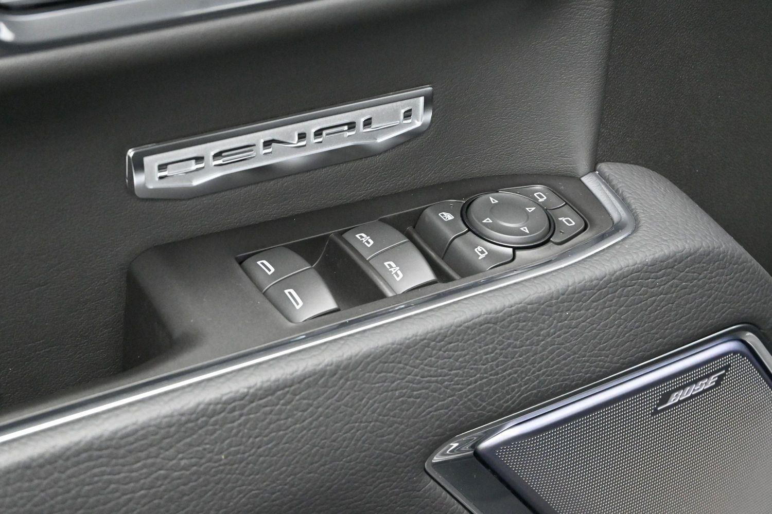 Used 2025 Onyx Black GMC Denali image 12