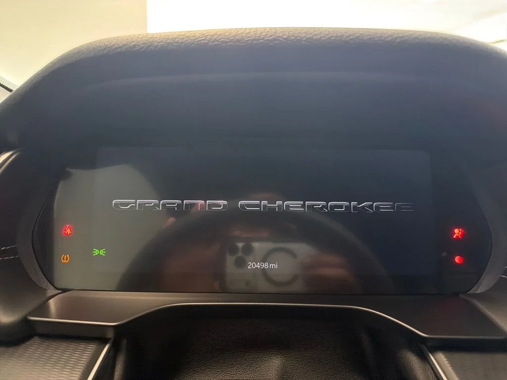 Used 2025 Black Jeep Altitude image 19