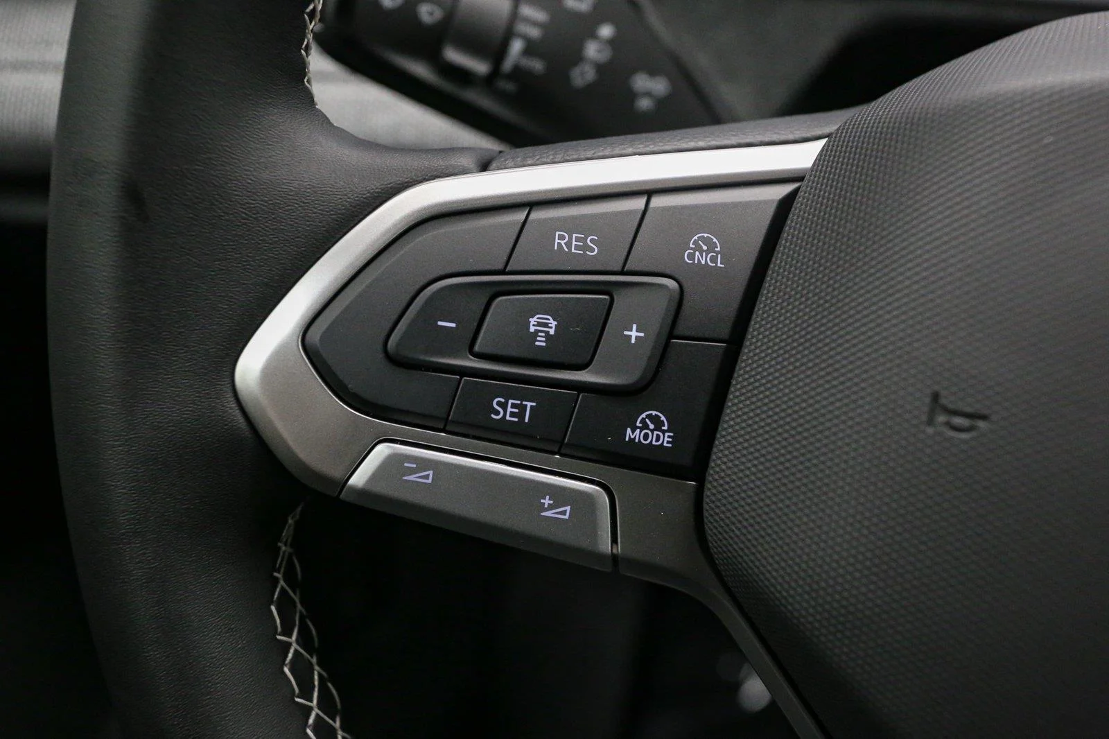 New 2026 Platinum Gray Metallic Volkswagen S image 21