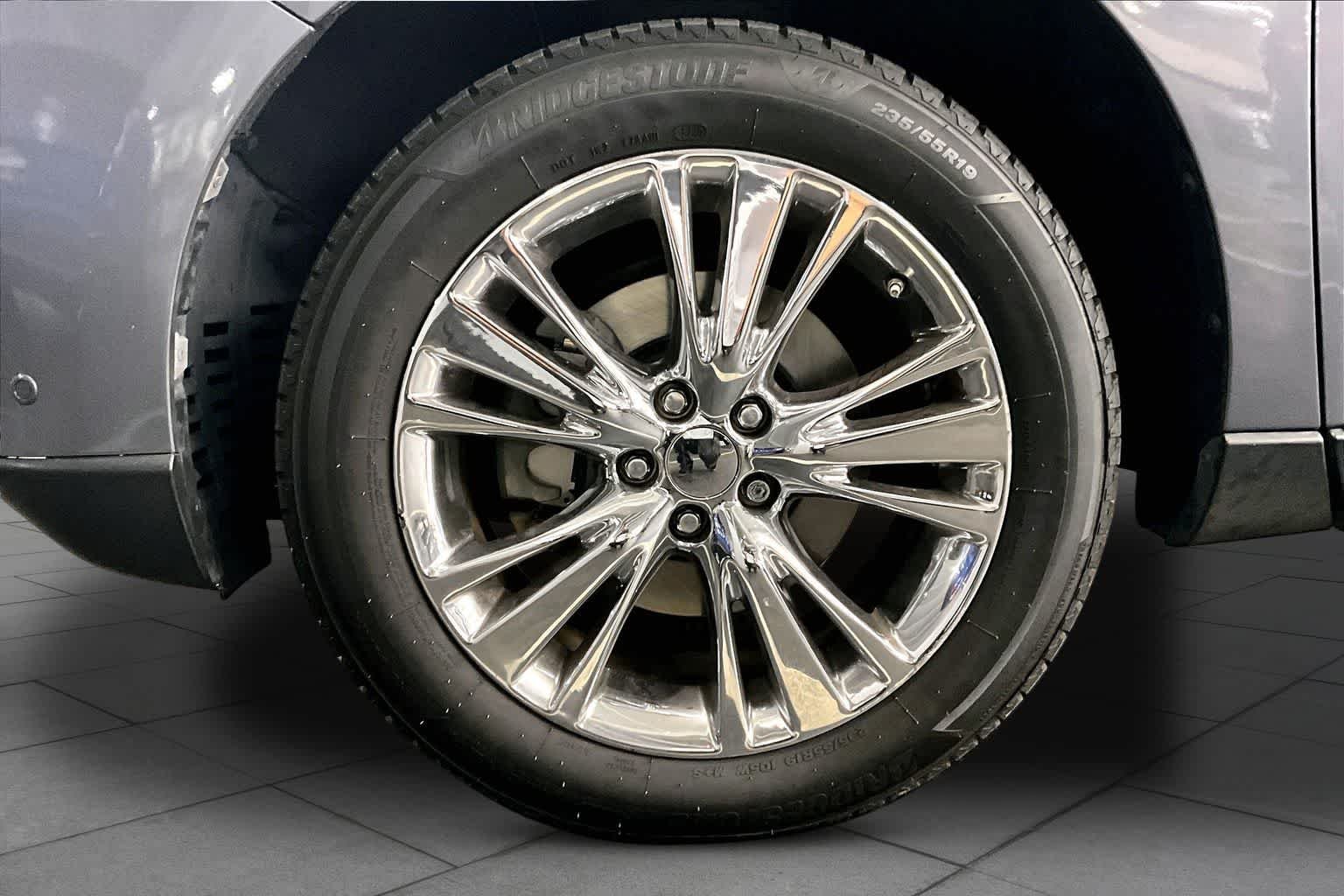 Used 2014 Nebula Gray Pearl Lexus  image 11