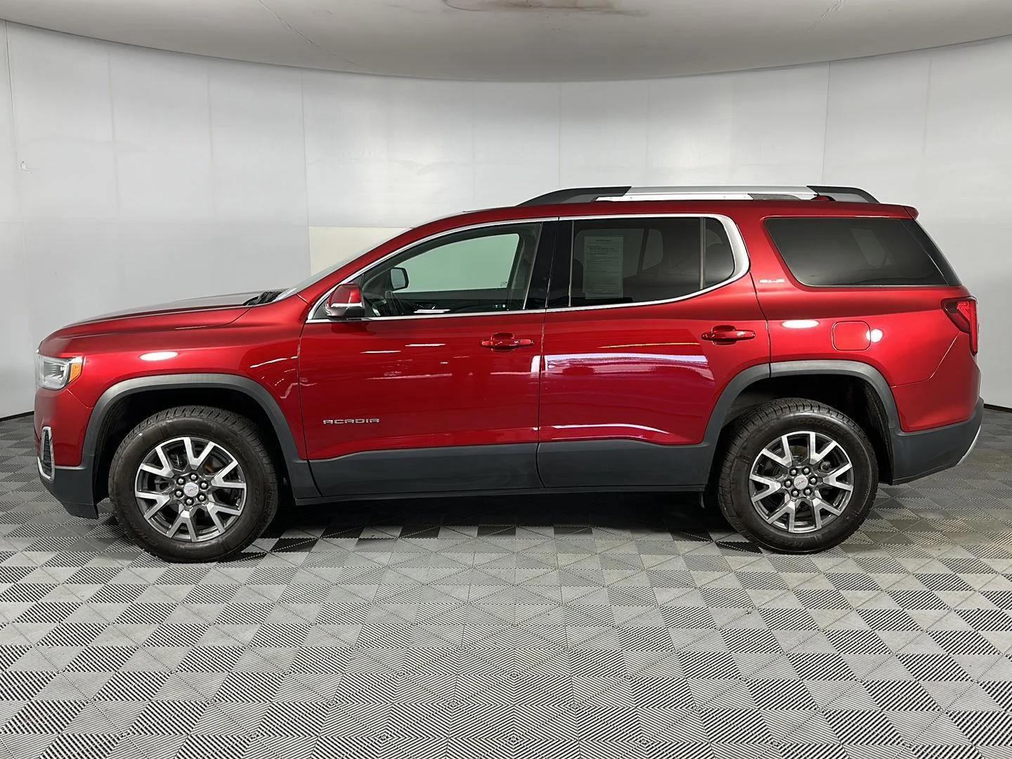Used 2021 Cayenne Red Tintcoat GMC SLE image 4