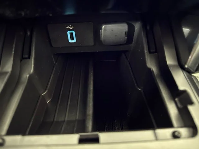 Used 2017 White Ford Limited image 17