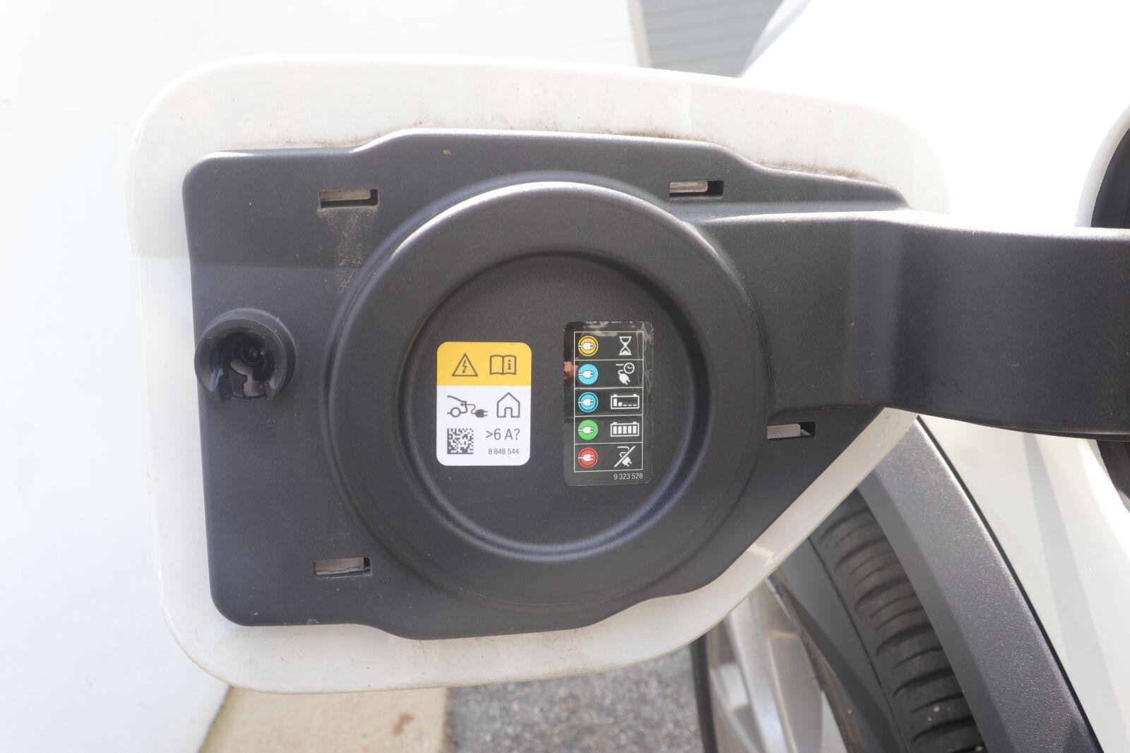 Used 2024 Alpine White BMW xDrive50e image 9