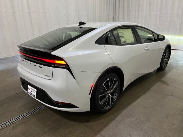New 2026 Wind Chill Pearl <sup>1</sup> Toyota  XLE image 3