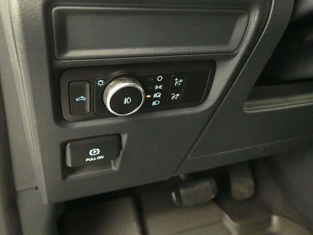 New 2026 Oxford White Ford XLT image 14