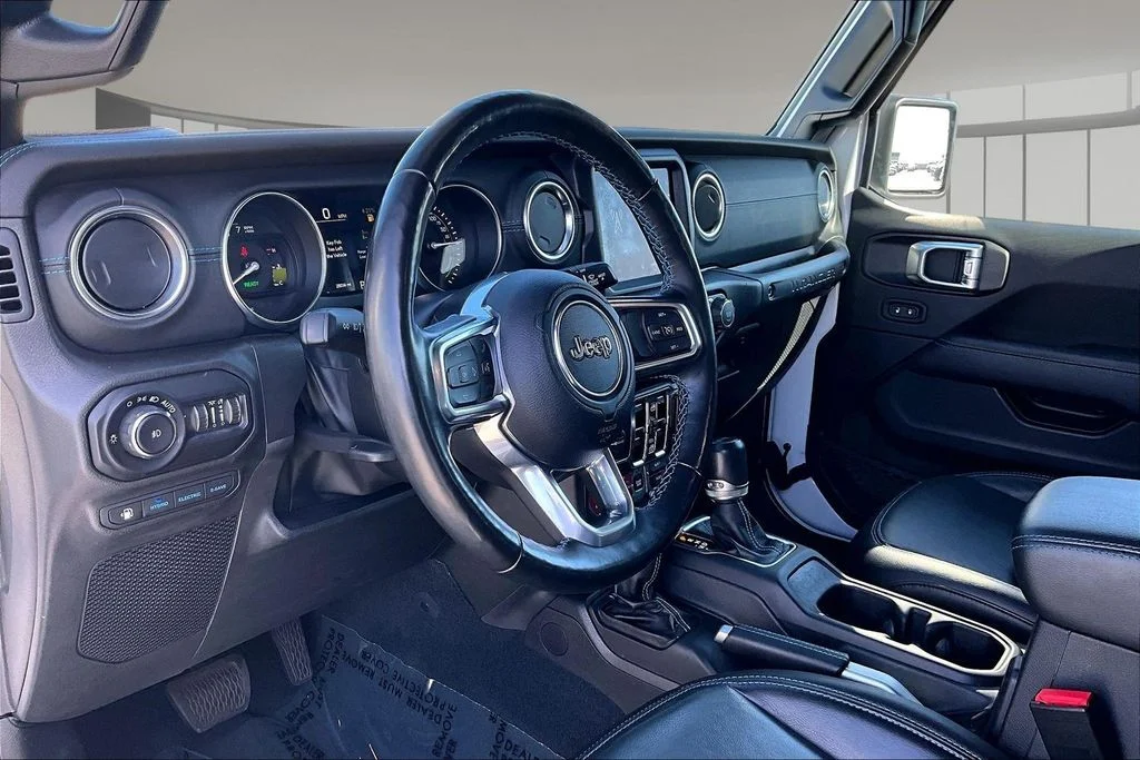 Used 2022 White Jeep Unlimited Rubicon 4xe image 15