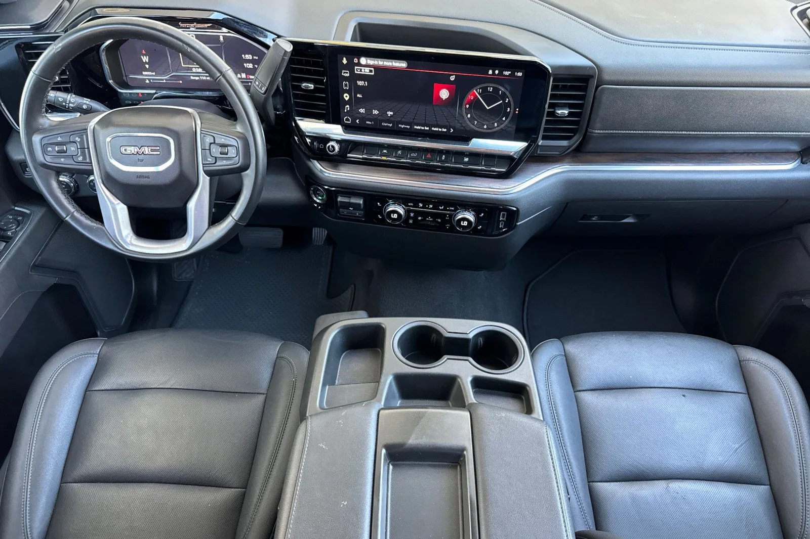2025 GMC Sierra 1500 SLT - Photo 14