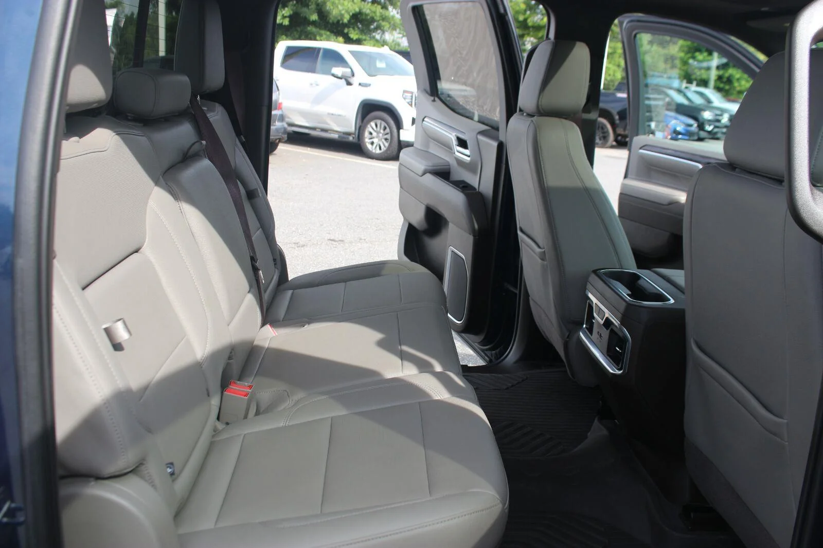 Used 2022 Northsky Blue Metallic Chevrolet LTZ image 38