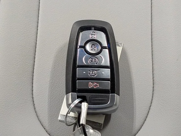New 2027 Star White Metallic Tri-Coat Ford Active image 60