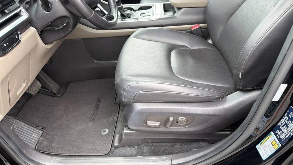 Used 2025 Black Kia LXS image 19