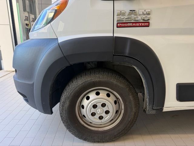 Used 2014 White Freightliner Base image 9