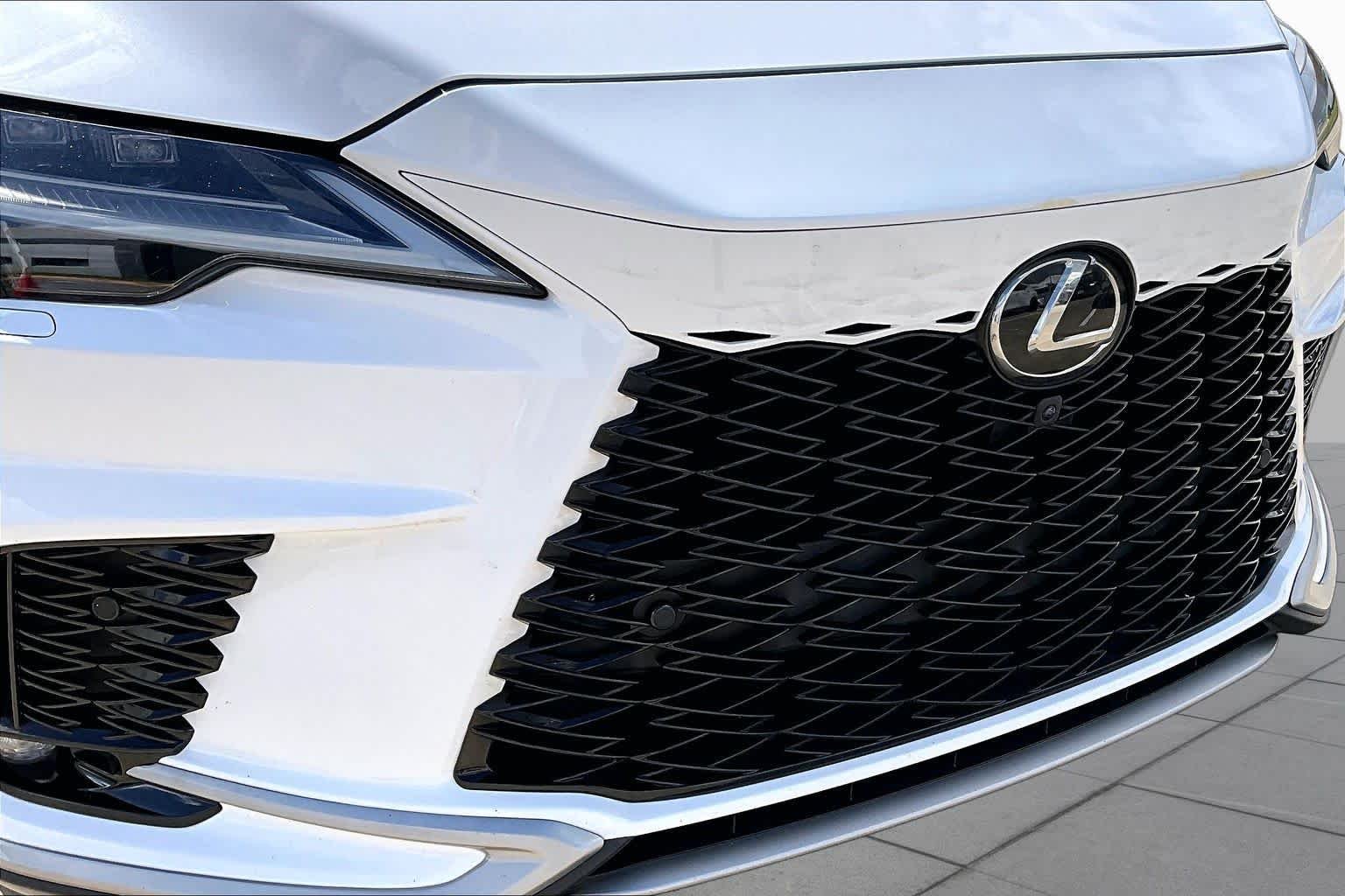 Used 2024 Ultra White Lexus F SPORT Handling image 30