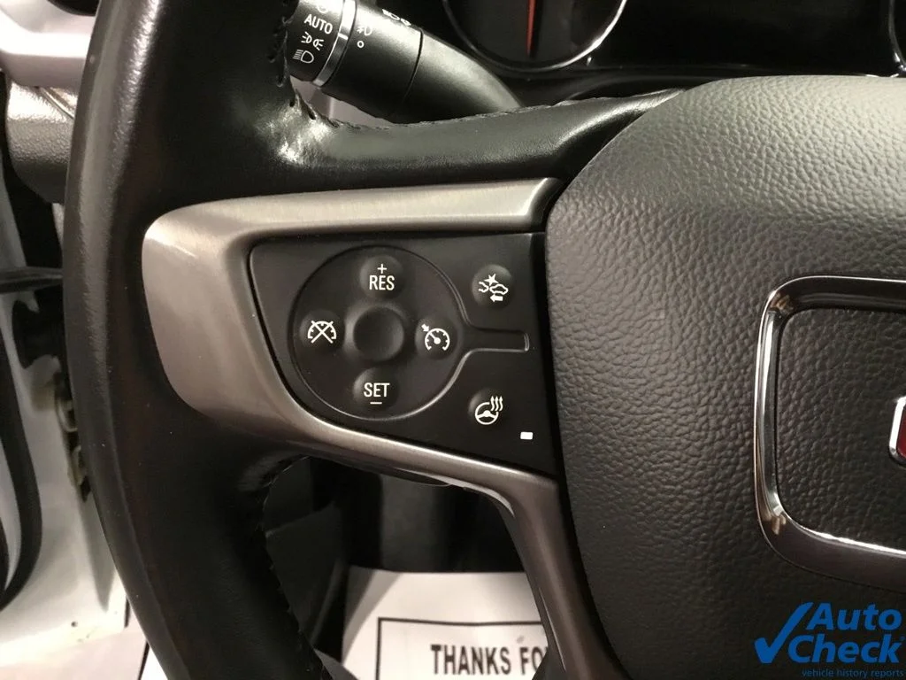 Used 2022 White GMC AT4 image 44