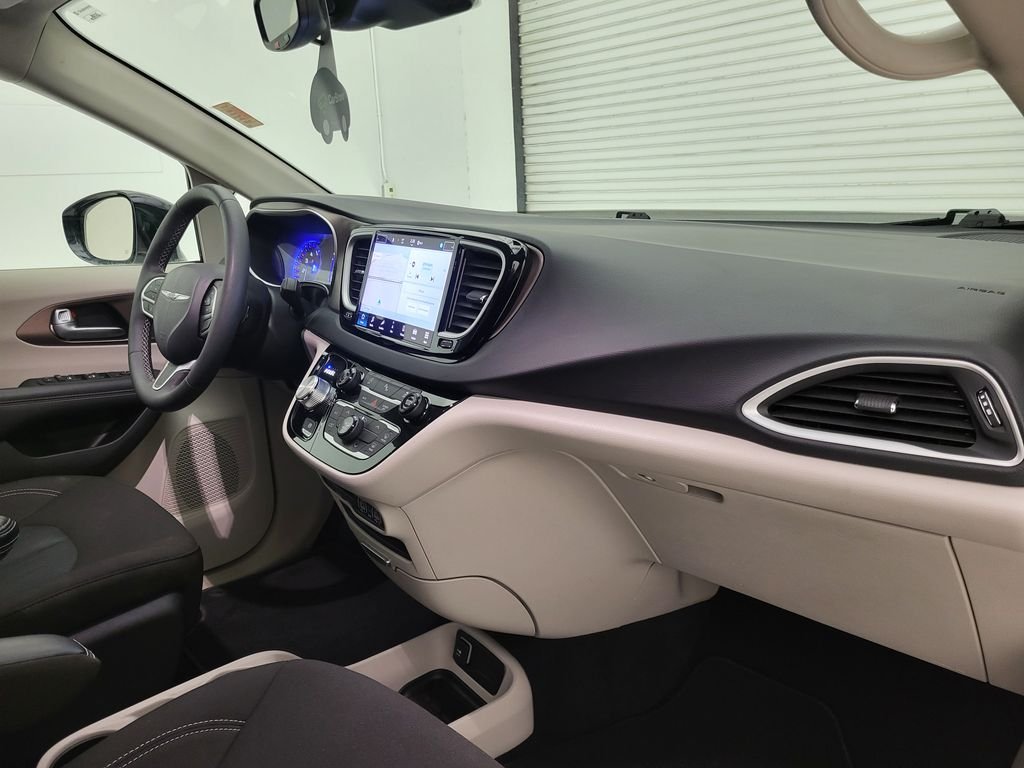 Used 2024 White Chrysler LX image 35