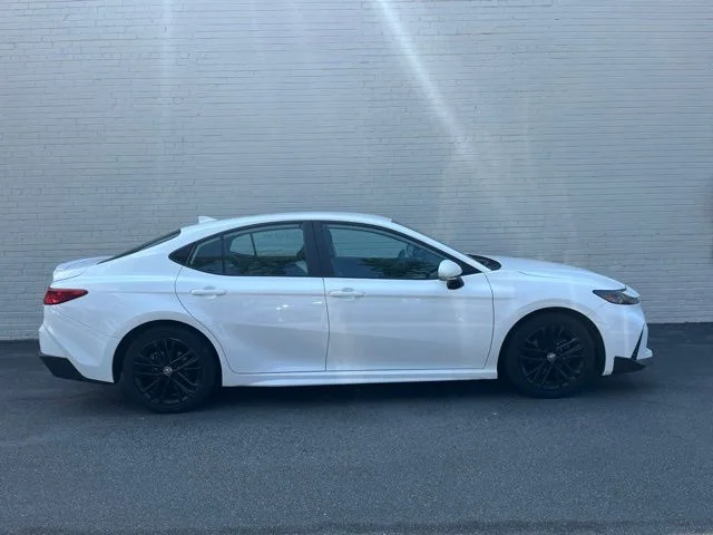 Used 2025 Ice Cap Toyota SE image 2
