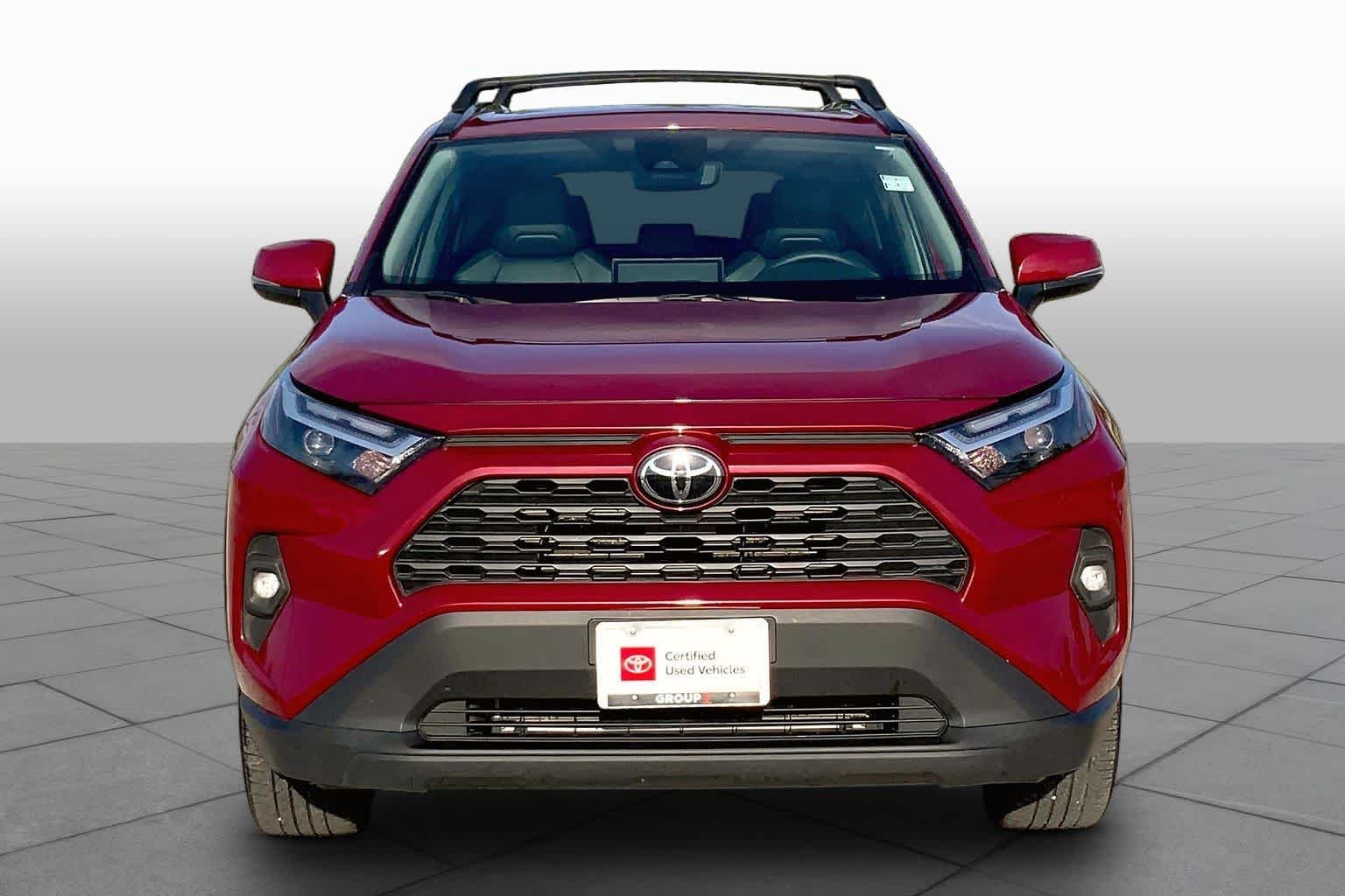 Used 2024 Ruby Flare Pearl Toyota XLE Premium image 4