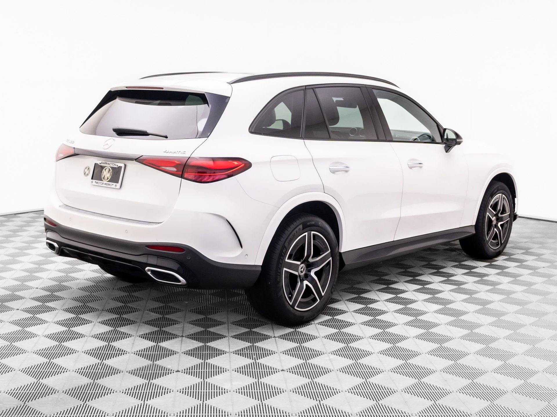 Used 2023 White Mercedes-Benz GLC 300 image 5