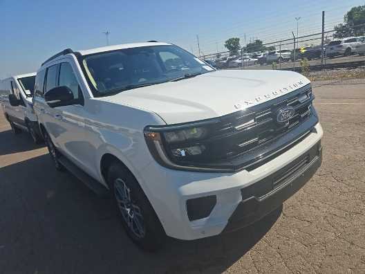 Used 2025 Oxford White Ford Active image 2