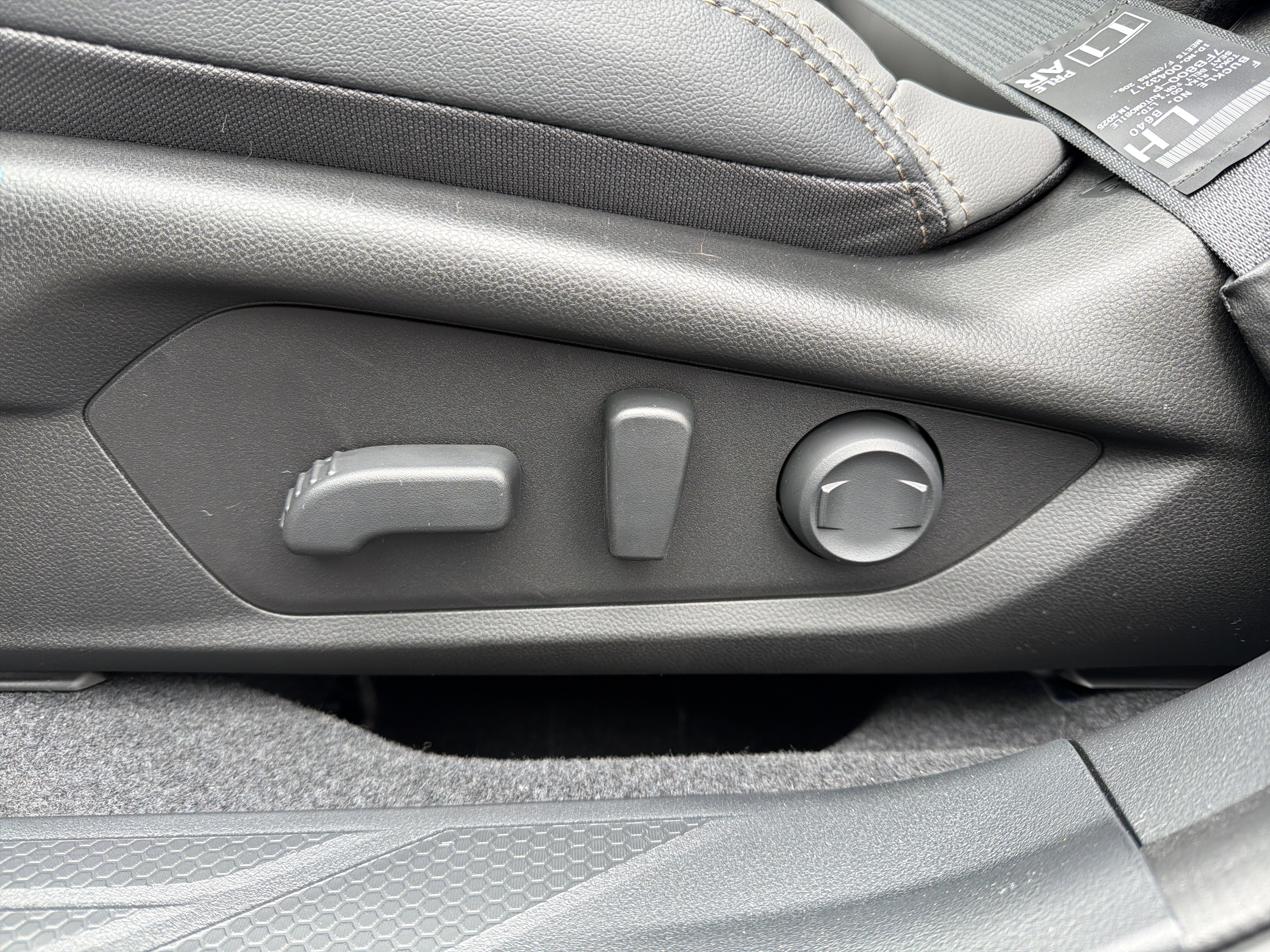 2026 Subaru Outback Limited - Photo 12