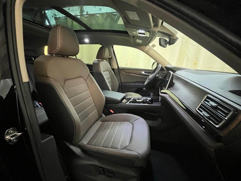 New 2026 Black Volkswagen 2.0T SEL image 12