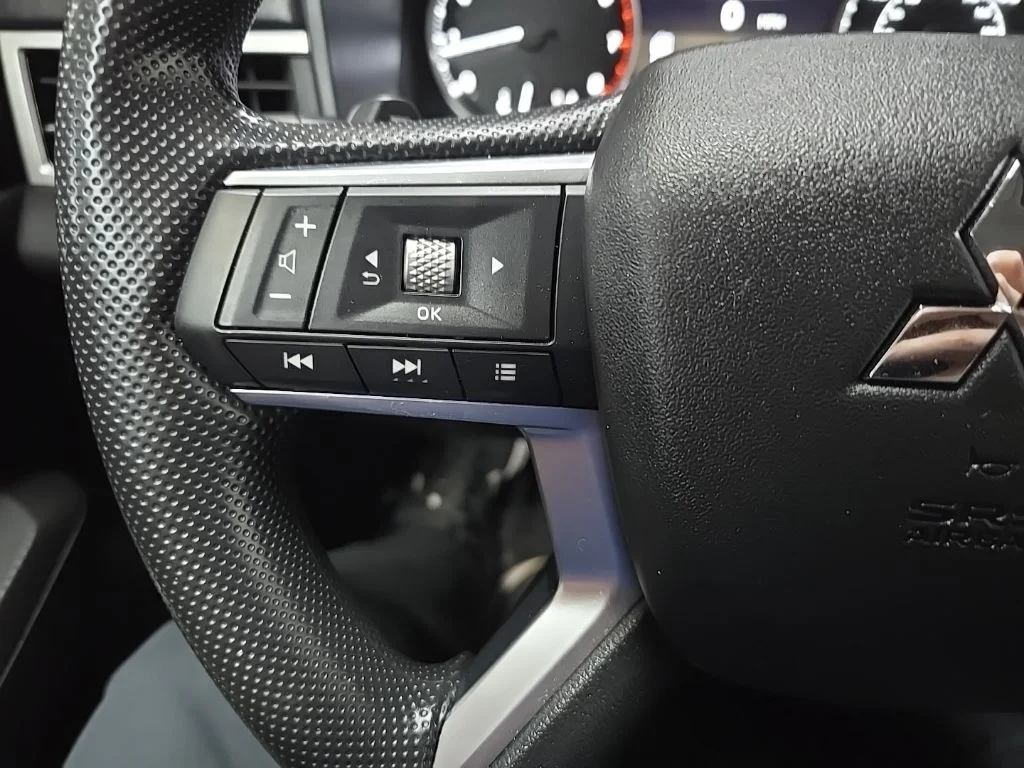 Used 2025 Red Mitsubishi ES image 24