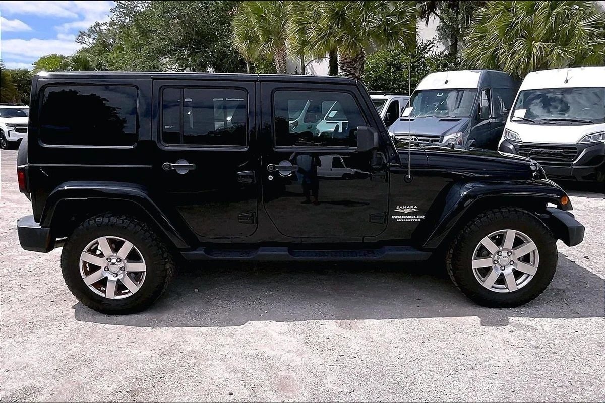Used 2015 Black Jeep X image 27