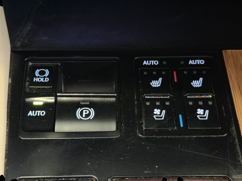 Used 2019 Beige Lexus 350L image 24