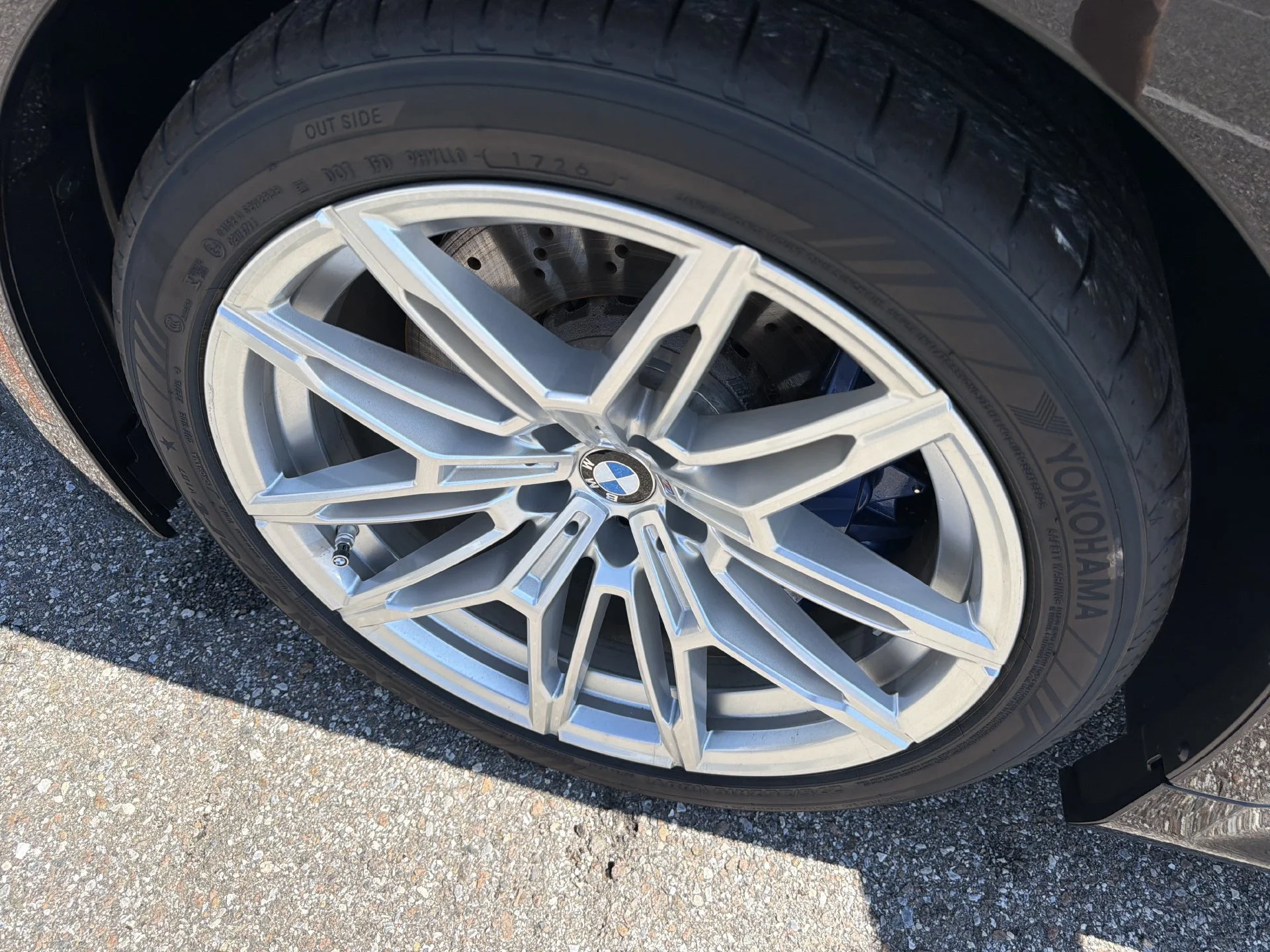 New 2027 Black Sapphire Metallic BMW Base image 10
