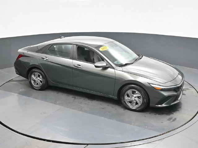 Used 2025 Gray Hyundai SE image 15
