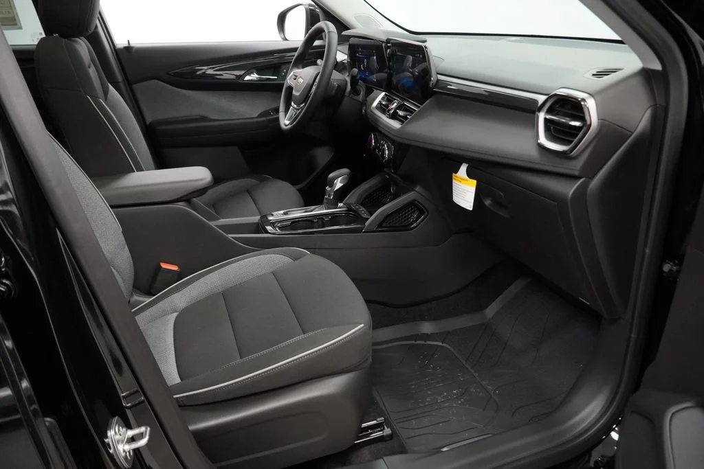 New 2026 Mosaic Black Metallic Chevrolet LT image 29