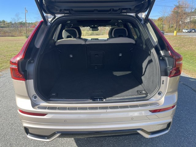Used 2026 GOLD Volvo Plus image 9