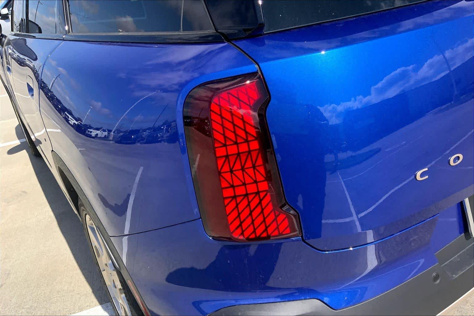 New 2026 Blazing Blue Metallic MINI Signature Plus image 14