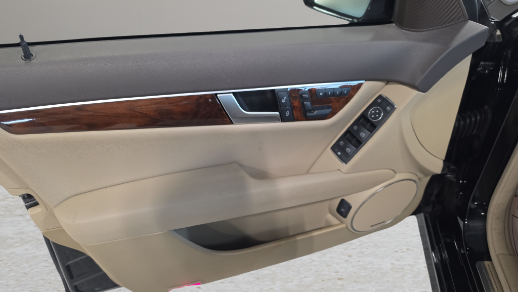 Used 2012  Mercedes-Benz C 300 image 11