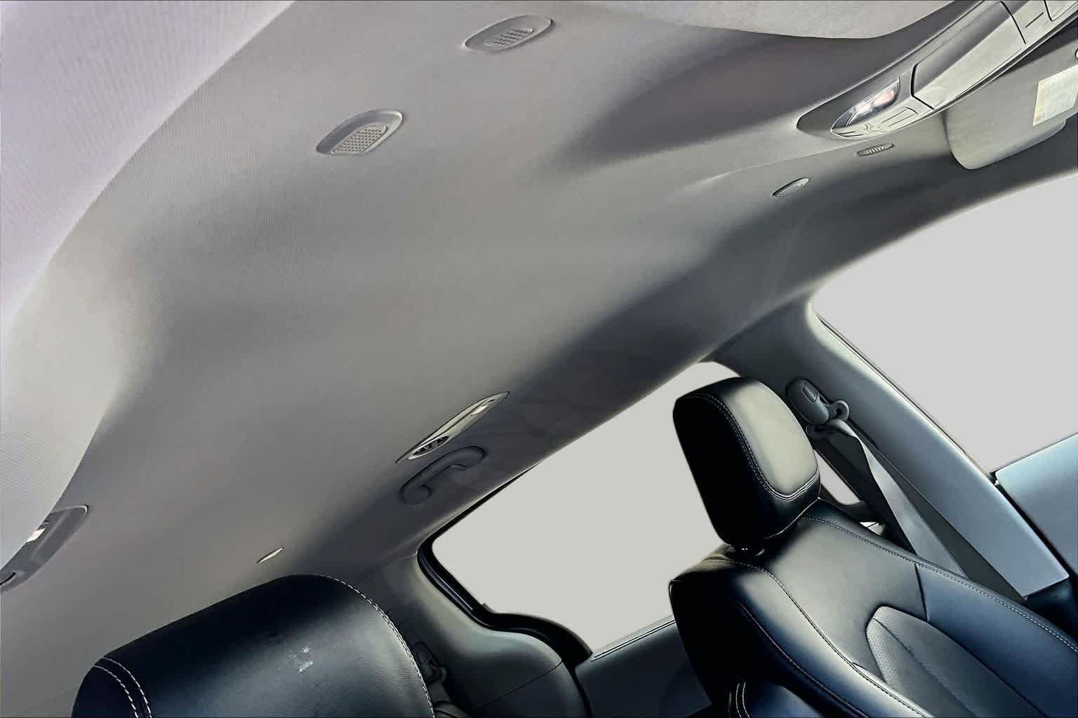 Used 2024 Silver Mist Clearcoat Chrysler Touring L image 14
