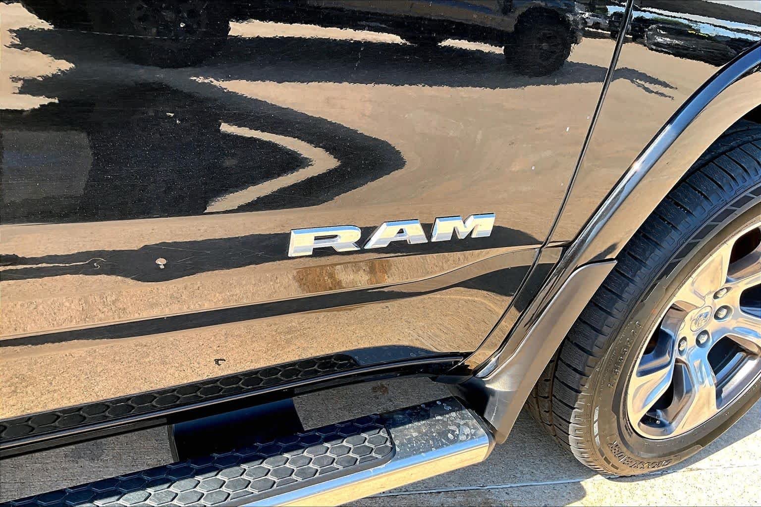 Used 2022 Diamond Black Crystal Pearlcoat Ram Laramie image 9