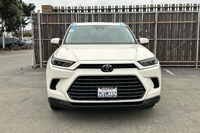 Used 2024 White Toyota XLE image 3