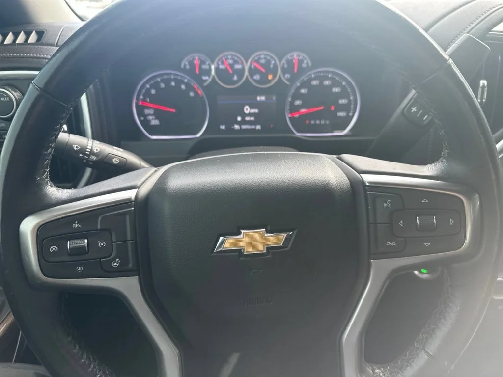 Used 2022 Iridescent Pearl Tricoat Chevrolet LT image 14