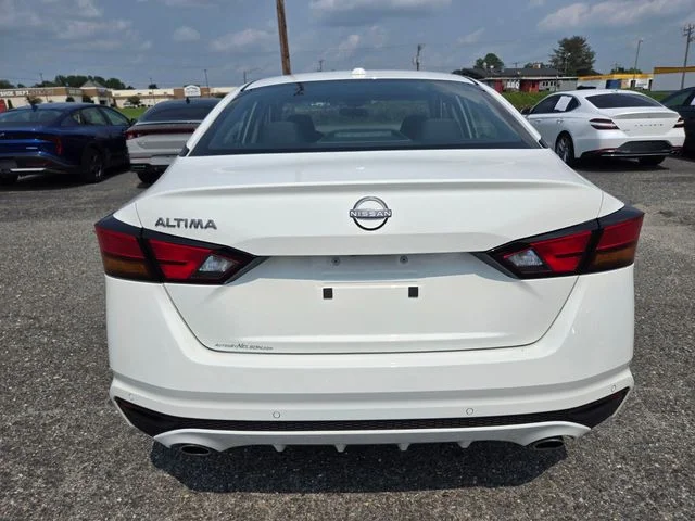 Used 2025 White Nissan 2.5 SV image 7
