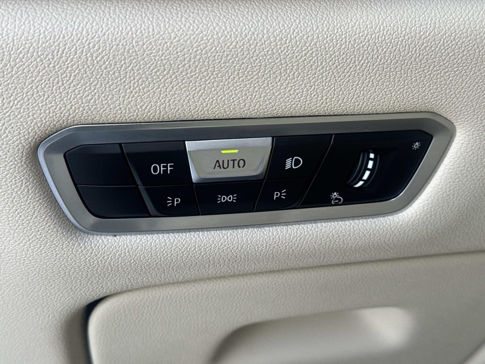 Used 2022 Mineral White Metallic BMW xDrive40i image 19