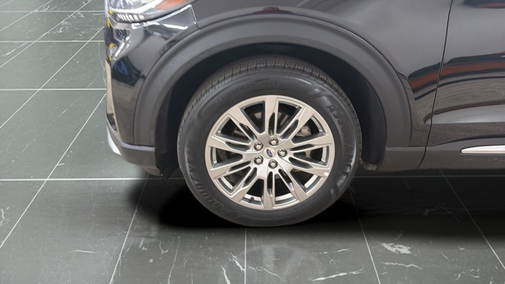 Used 2025 Black Ford Platinum image 24