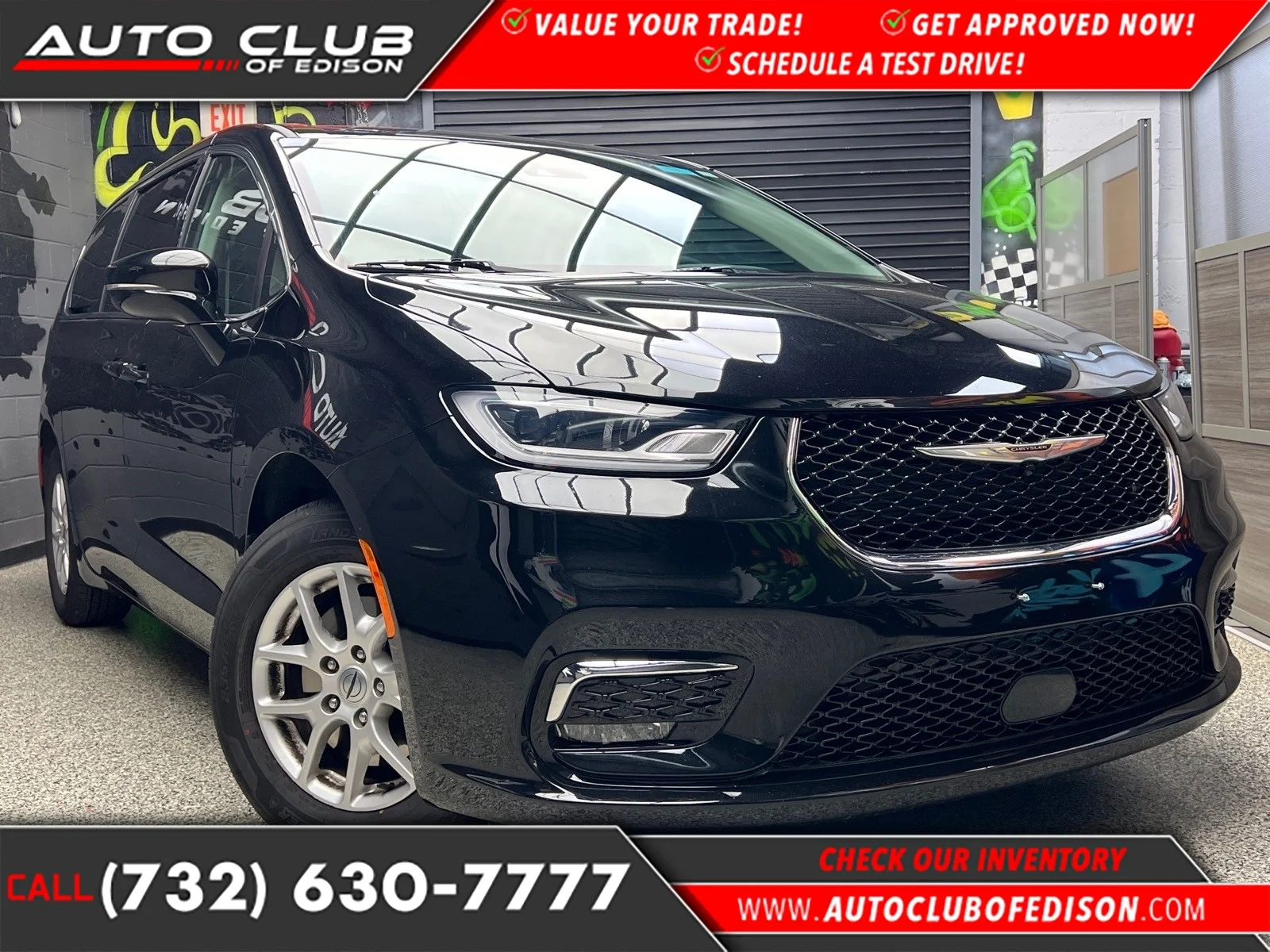 2024 Chrysler Pacifica Touring L's photo