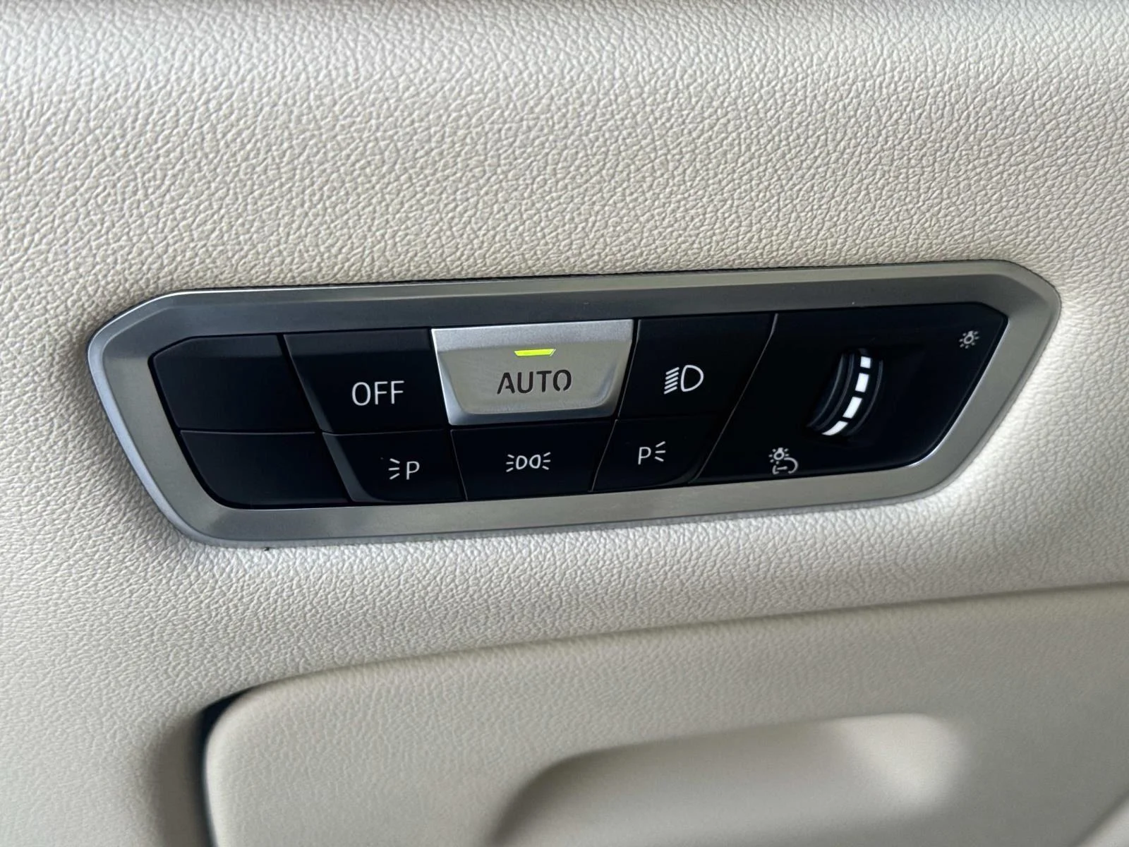 Used 2022 Mineral White Metallic BMW xDrive40i image 19