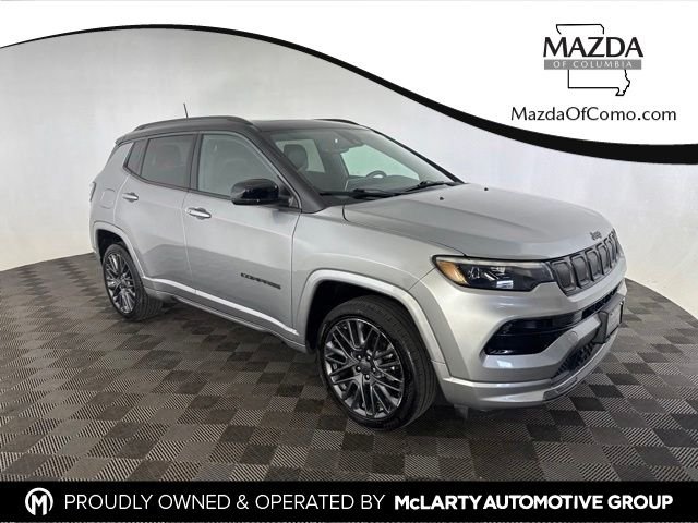 Used 2022 Silver Jeep Limited image 1