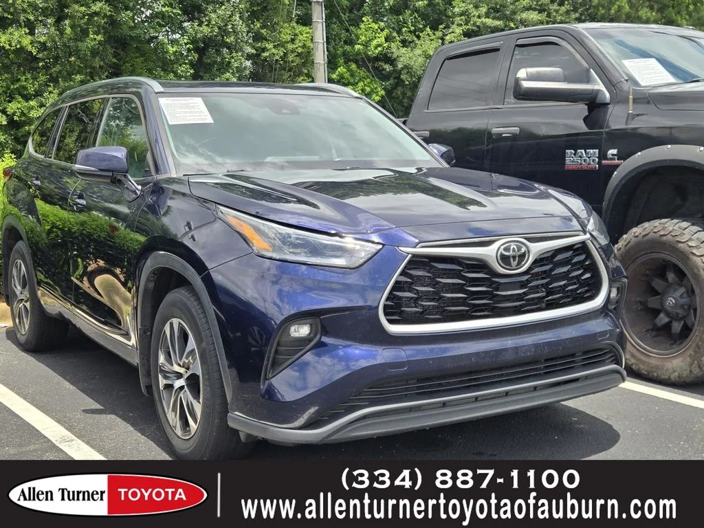 Used 2021  Toyota XLE image 1