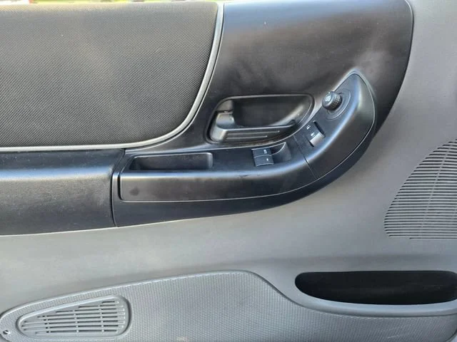 Used 2010 Silver Ford XLT image 33